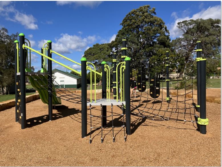 play unit in park with climbing unit